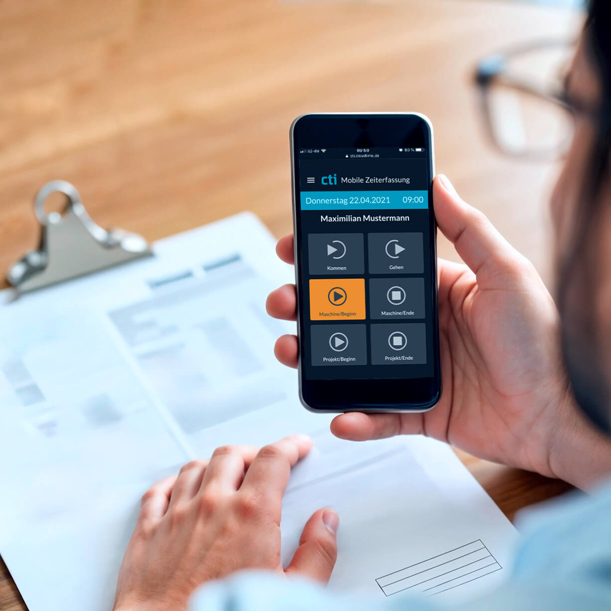 Smartphone mit der Cloudtime App
